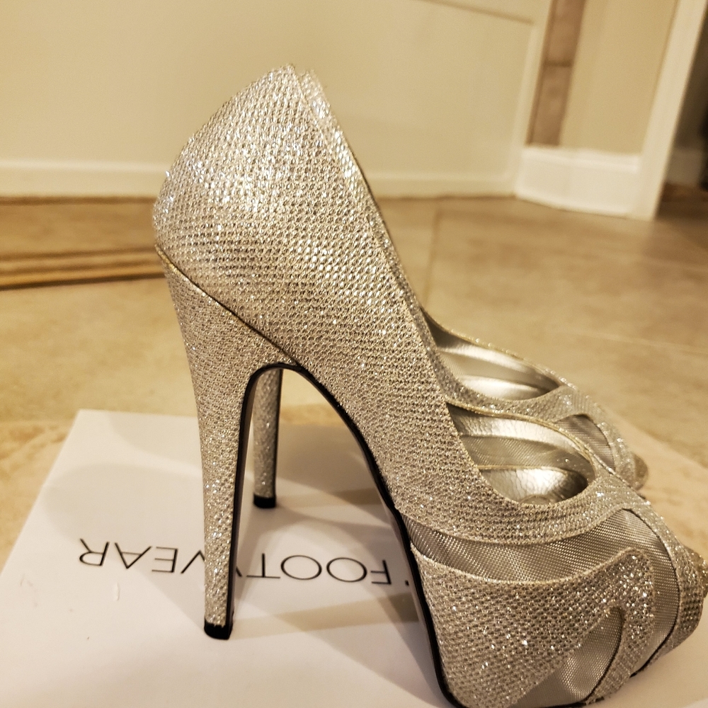 shoes - Picture 5 of 6